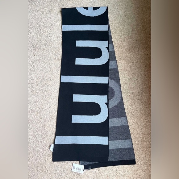 Lululemon Logo Scarf *New* - Picture 3 of 5